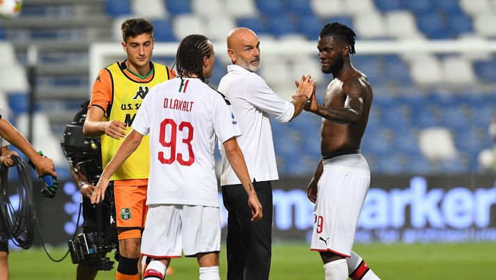 REGGIO NELL'EMILIA, ITALY - JULY 21: Stefano Pioli head coach of AC Milan and Frank Kessie of AC Milan celebrate the victory after the Serie A match between US Sassuolo and AC Milan at Mapei Stadium - Città del Tricolore on July 21, 2020 in Reggio nell'Emilia, Italy. (Photo by Alessandro Sabattini/Getty Images) Milan, tra rinnovo di Pioli e la sorpresa Kessié. La situazione - immagine 1