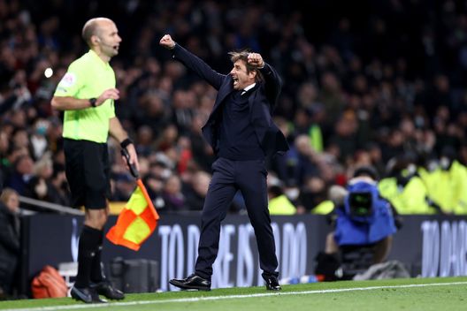 LONDON, ENGLAND - NOVEMBER 21: Antonio Conte, Manager of Tottenham Hotspur celebrates their side's victory after the Premier League match between Tottenham Hotspur and Leeds United at Tottenham Hotspur Stadium on November 21, 2021 in London, England. (Photo by Ryan Pierse/Getty Images) LONDON, ENGLAND - NOVEMBER 21: Antonio Conte, Manager of Tottenham Hotspur celebrates their side's victory after the Premier League match between Tottenham Hotspur and Leeds United at Tottenham Hotspur Stadium on November 21, 2021 in London, England. (Photo by Ryan Pierse/Getty Images)