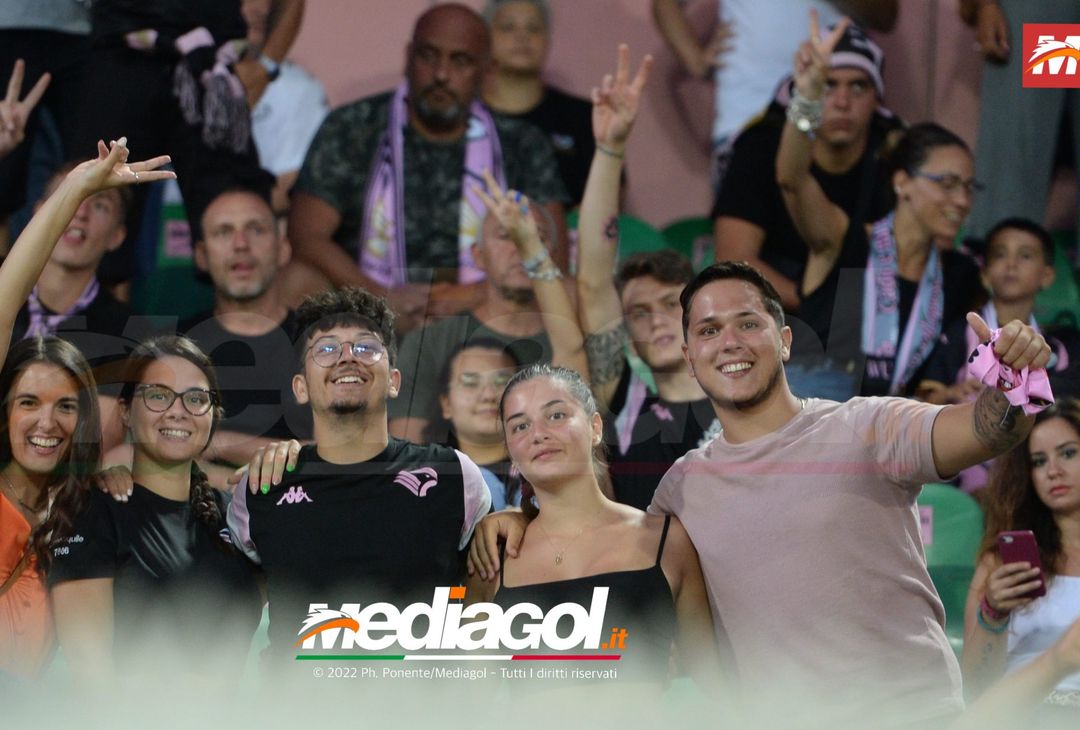FOTOTIFO, Palermo-Perugia 2-0: i tifosi allo stadio Renzo Barbera (Gallery) - immagine 16
