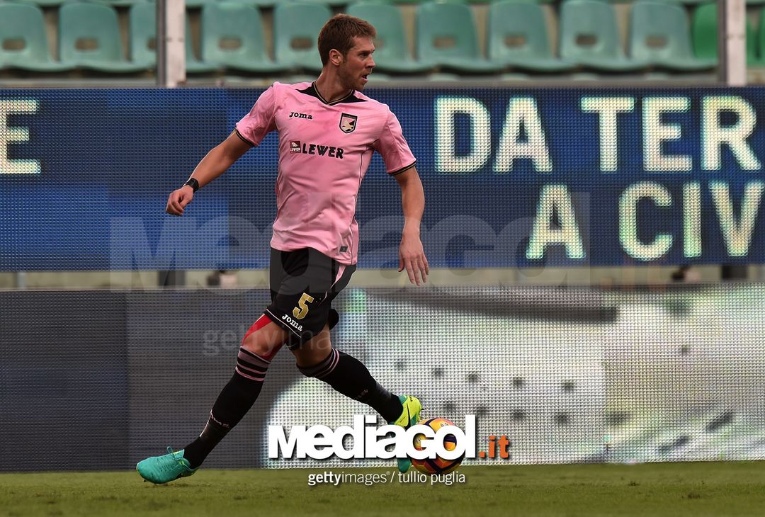  PALERMO, ITALY - NOVEMBER 06: Slobodan Rajkovic of Palermo in action during the Serie A match between US Citta di Palermo and AC Milan at Stadio Renzo Barbera on November 6, 2016 in Palermo, Italy.  (Photo by Tullio M. Puglia/Getty Images) 