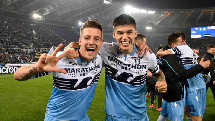 ROME, ITALY - MARCH 02: Sergej Milinkovic Savic and Joaquin Correa of SS Lazio celebrate a winner game after the Serie A match between SS Lazio and AS Roma at Stadio Olimpico on March 2, 2019 in Rome, Italy. (Photo by Marco Rosi/Getty Images) Bonus in trasferta: i jolly consigliati per questa giornata dalle squadre fuori casa - immagine 1