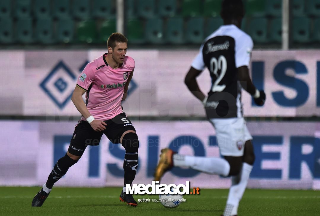  PALERMO, ITALY - FEBRUARY 27: Slobodan Rajkovic of Palermo in action during the Serie B match between US Citta di Palermo and Ascoli Picchio on February 27, 2018 in Palermo, Italy.  (Photo by Tullio M. Puglia/Getty Images) 