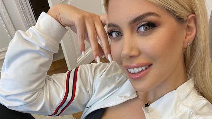 Foto: Instagram Wanda Nara incanta i social in tuta PSG: la scollatura è da capogiro - immagine 1