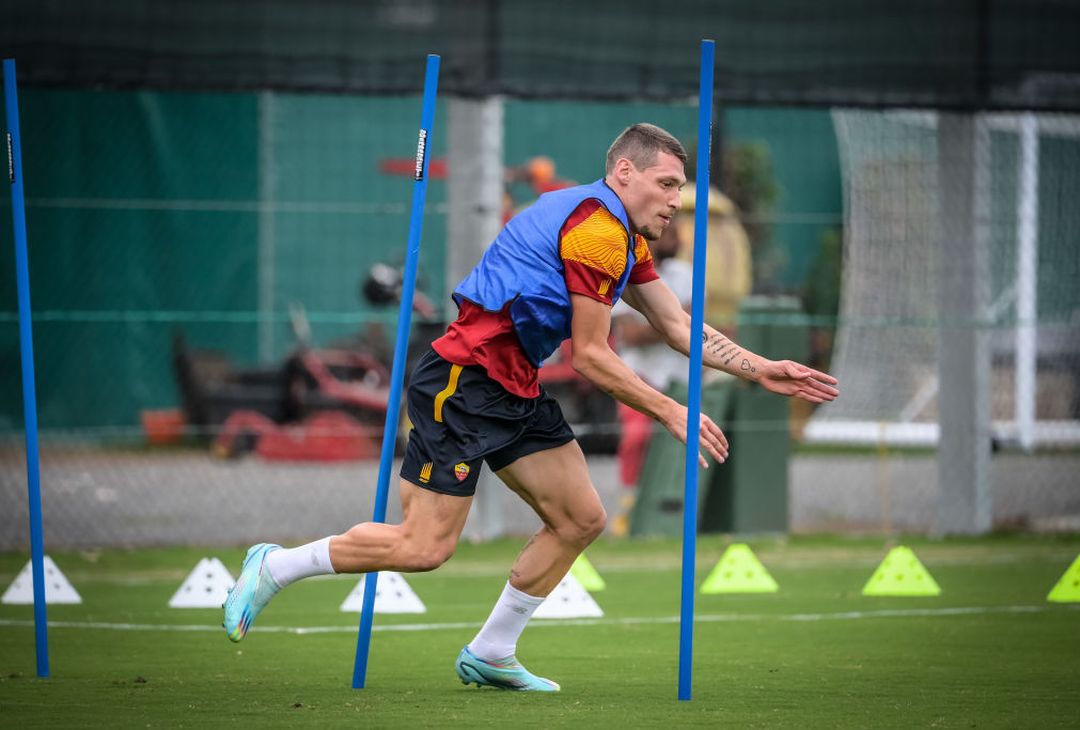 La Roma torna ad allenarsi a Trigoria dopo il match con il Betis – FOTO GALLERY - immagine 10