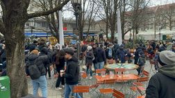Bayern-Lazio, i tifosi biancocelesti cantano per le strade di Monaco – VIDEO