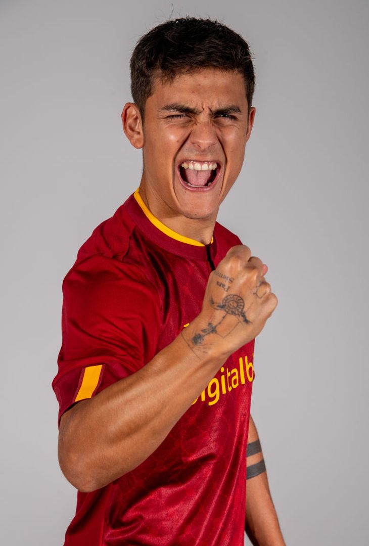 Dybala e la Roma: lo shooting suggestivo con la maglia giallorossa – FOTO GALLERY - immagine 5