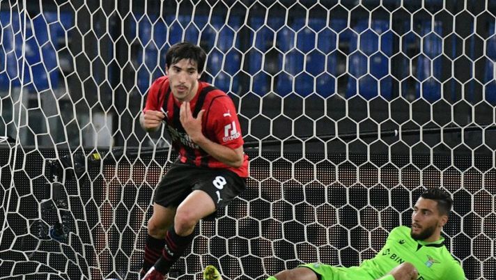 ROME, ITALY - APRIL 24: Sandro Tonali of AC Milan celebrates a second goal during the Serie A match between SS Lazio and AC Milan at Stadio Olimpico on April 24, 2022 in Rome, Italy. (Photo by Marco Rosi - SS Lazio/Getty Images) Tonali: “In pochi credono in noi, siamo davanti ma nessuno dice che siamo forti” - immagine 1