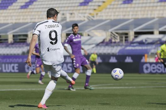FLORENCE, ITALY - APRIL 25: Alvaro Morata of Juventus scores a goal during the Serie A match between ACF Fiorentina and Juventus at Stadio Artemio Franchi on April 25, 2021 in Florence, Italy. Sporting stadiums around Italy remain under strict restrictions due to the Coronavirus Pandemic as Government social distancing laws prohibit fans inside venues resulting in games being played behind closed doors. (Photo by Gabriele Maltinti/Getty Images) FLORENCE, ITALY - APRIL 25: Alvaro Morata of Juventus scores a goal during the Serie A match between ACF Fiorentina and Juventus at Stadio Artemio Franchi on April 25, 2021 in Florence, Italy. Sporting stadiums around Italy remain under strict restrictions due to the Coronavirus Pandemic as Government social distancing laws prohibit fans inside venues resulting in games being played behind closed doors. (Photo by Gabriele Maltinti/Getty Images)