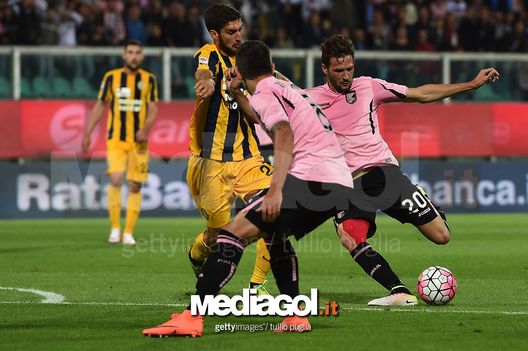 PALERMO, ITALY - MAY 15:  Franco Vazquez of Palermo scores the opening goal during the Serie A match between US Citta di Palermo and Hellas Verona FC at Stadio Renzo Barbera on May 15, 2016 in Palermo, Italy.  (Photo by Tullio M. Puglia/Getty Images) 
