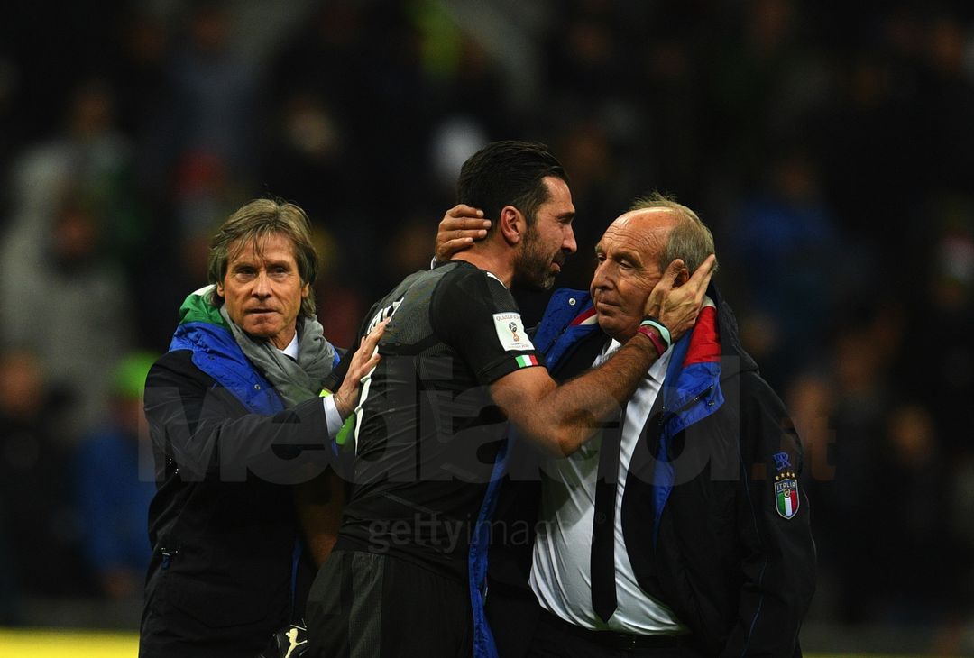  MILAN, ITALY - NOVEMBER 13:  Gianluigi Buffon of Italy and Head coach Italy Gian Piero Ventura dejected at the end of the FIFA 2018 World Cup Qualifier Play-Off: Second Leg between Italy and Sweden at San Siro Stadium on November 13, 2017 in Milan, Sweden.  (Photo by Claudio Villa/Getty Images) 