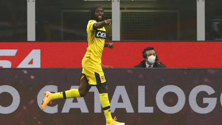 MILAN, ITALY - OCTOBER 31:  Gervinho  of Parma Calcio celebrates his second goal during the Serie A match between FC Internazionale and Parma Calcio at Stadio Giuseppe Meazza on October 31, 2020 in Milan, Italy.  (Photo by Marco Luzzani/Getty Images)