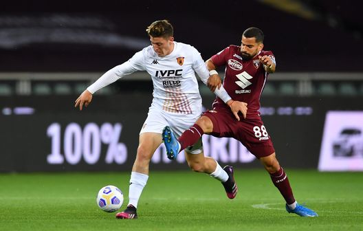 TURIN, ITALY - MAY 23: Adolfo Gaich of Benevento Calcio battles for possession with Tomas Rincon of Torino F.C. during the Serie A match between Torino FC v Benevento Calcio at Olimpico Stadium on May 23, 2021 in Turin, Italy. Sporting stadiums around Italy remain under strict restrictions due to the Coronavirus Pandemic as Government social distancing laws prohibit fans inside venues resulting in games being played behind closed doors. (Photo by Valerio Pennicino/Getty Images) TURIN, ITALY - MAY 23: Adolfo Gaich of Benevento Calcio battles for possession with Tomas Rincon of Torino F.C. during the Serie A match between Torino FC v Benevento Calcio at Olimpico Stadium on May 23, 2021 in Turin, Italy. Sporting stadiums around Italy remain under strict restrictions due to the Coronavirus Pandemic as Government social distancing laws prohibit fans inside venues resulting in games being played behind closed doors. (Photo by Valerio Pennicino/Getty Images)