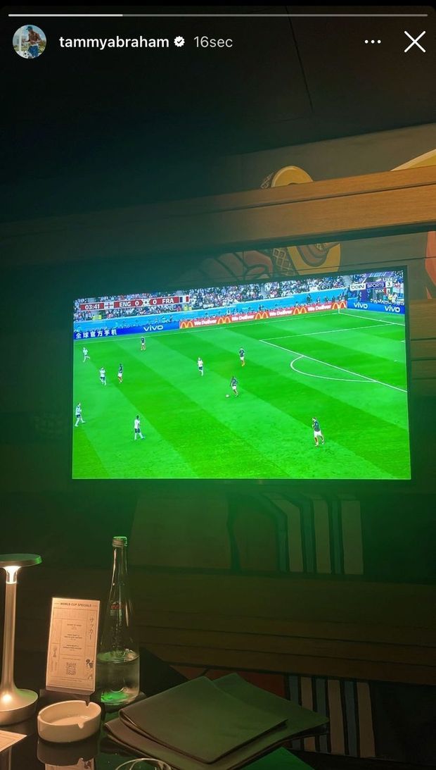 Abraham, ultimi giorni di relax a Dubai: segue l’Inghilterra in tv- immagine 2