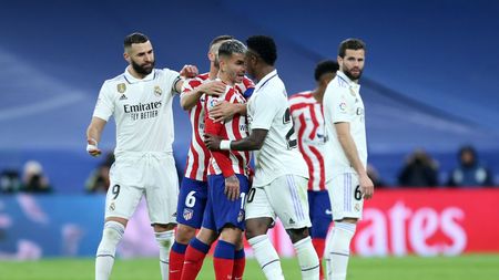 MADRID, SPAIN - FEBRUARY 25: Vinicius Junior of Real Madrid clashes with Angel Correa of Atletico Madrid during the LaLiga Santander match between Real Madrid CF and Atletico de Madrid at Estadio Santiago Bernabeu on February 25, 2023 in Madrid, Spain. (Photo by Florencia Tan Jun/Getty Images)