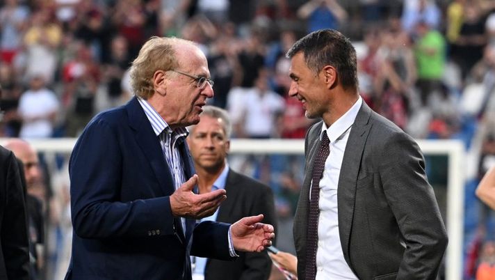 REGGIO NELL'EMILIA, ITALY - MAY 22: Paolo Scaroni, Chairman of AC Milan (L) and Paolo Maldini, Technical Director of AC Milan (R) during the Serie A match between US Sassuolo and AC Milan at Mapei Stadium - Citta' del Tricolore on May 22, 2022 in Reggio nell'Emilia, Italy. (Photo by Chris Ricco/Getty Images) Maldini: “De Ketelaere? Ha già avuto esperienze in Champions, adatto a grandi palcoscenici” - immagine 1