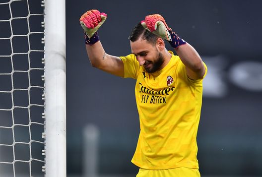 TURIN, ITALY - MAY 09: Gianluigi Donnarumma of A.C. Milan celebrates victory after the Serie A match between Juventus and AC Milan at on May 09, 2021 in Turin, Italy. Sporting stadiums around Italy remain under strict restrictions due to the Coronavirus Pandemic as Government social distancing laws prohibit fans inside venues resulting in games being played behind closed doors. (Photo by Valerio Pennicino/Getty Images) TURIN, ITALY - MAY 09: Gianluigi Donnarumma of A.C. Milan celebrates victory after the Serie A match between Juventus and AC Milan at on May 09, 2021 in Turin, Italy. Sporting stadiums around Italy remain under strict restrictions due to the Coronavirus Pandemic as Government social distancing laws prohibit fans inside venues resulting in games being played behind closed doors. (Photo by Valerio Pennicino/Getty Images)