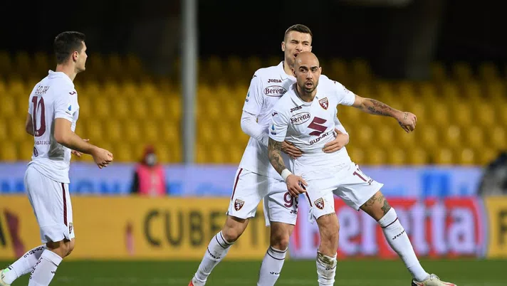 BENEVENTO, ITALY - JANUARY 22: Simone Zaza of Torino celerbates scoring the 2nd Torino goal with Alessandro Buongiorno of Torino during the Serie A match between Benevento Calcio and Torino FC  at Stadio Ciro Vigorito on January 22, 2021 in Benevento, Italy. (Photo by Francesco Pecoraro/Getty Images)