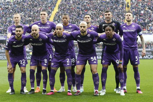 FLORENCE, ITALY - MARCH 19: ACF Fiorentina players pose for a team photo ahead of the Serie A match between ACF Fiorentina and US Lecce at Stadio Artemio Franchi on March 19, 2023 in Florence, Italy. (Photo by Gabriele Maltinti/Getty Images) Commisso chiama Italiano e Biraghi, ringrazia la squadra e i tifosi- immagine 2