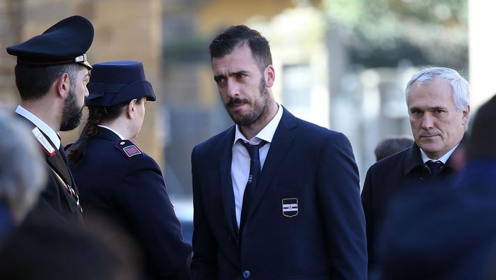 FLORENCE, ITALY - MARCH 08: Emiliano Viviano of US Sampdoria ahead of a funeral service for Davide Astori on March 8, 2018 in Florence, Italy. The Fiorentina captain and Italy international Davide Astori died suddenly in his sleep aged 31 on March 4th, 2018. (Photo by Gabriele Maltinti/Getty Images) Viviano: “Onana non è una sorpresa. Scudetto? Inter, Juve e Milan possono rientrare” - immagine 1