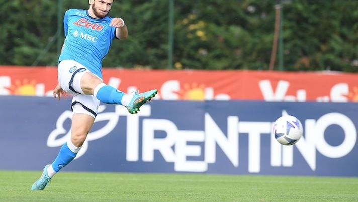 DIMARO, ITALY - JULY 17: Khvicha Kvaratskhelia of Napoli scores the 1-0 goal of Napoli on July 17, 2022 in Dimaro, Italy. (Photo by SSC NAPOLI/SSC NAPOLI via Getty Images) Napoli, parla Khvicha Kvaratskhelia