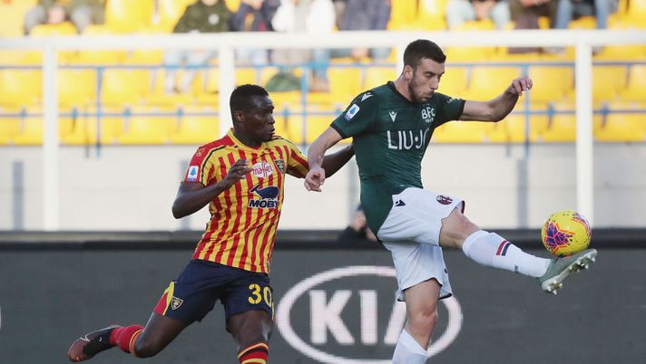 LECCE, ITALY - DECEMBER 22: Khouma Babacar of Lecce competes for the ball with Mattia Bani of Bologna during the Serie A match between US Lecce and Bologna FC at Stadio Via del Mare on December 22, 2019 in Lecce, Italy. (Photo by Maurizio Lagana/Getty Images) LECCE, ITALY - DECEMBER 22: Khouma Babacar of Lecce competes for the ball with Mattia Bani of Bologna during the Serie A match between US Lecce and Bologna FC at Stadio Via del Mare on December 22, 2019 in Lecce, Italy. (Photo by Maurizio Lagana/Getty Images)