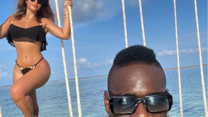 Balotelli e Francesca, quanto amore in vacanza alle Maldive. Lei: “Ti amo”  Balotelli e Francesca, quanto amore in vacanza alle Maldive. Lei: “Ti amo” - immagine 1