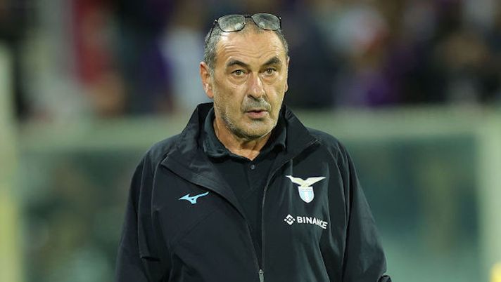 FLORENCE, ITALY - OCTOBER 10: Maurizo Sarri manager of SS Lazio looks on during the Serie A match between ACF Fiorentina and SS Lazio at Stadio Artemio Franchi on October 10, 2022 in Florence, Italy. (Photo by Gabriele Maltinti/Getty Images) Sarri: “Immobile aveva un problemino, la gestione di Romagnoli e sul rosso di Lazzari…” - immagine 1
