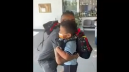 VIDEO / Vidal va a prendere il figlio a scuola: la reazione è dolcissima