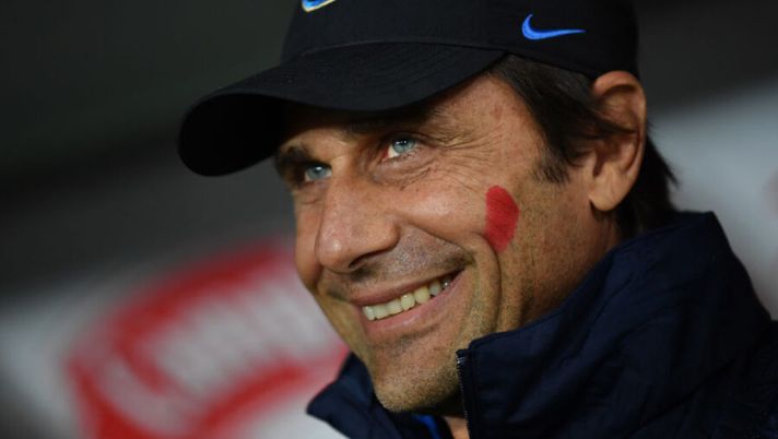 TURIN, ITALY - NOVEMBER 23: FC Internazionale head coach Antonio Conte looks on during the Serie A match between Torino FC and FC Internazionale at Stadio Olimpico di Torino on November 23, 2019 in Turin, Italy. (Photo by Valerio Pennicino/Getty Images) Conte: “Barella e l’infortunio: spero niente esito disastroso! Tesoro da Gabigol, Lautaro…” - immagine 1