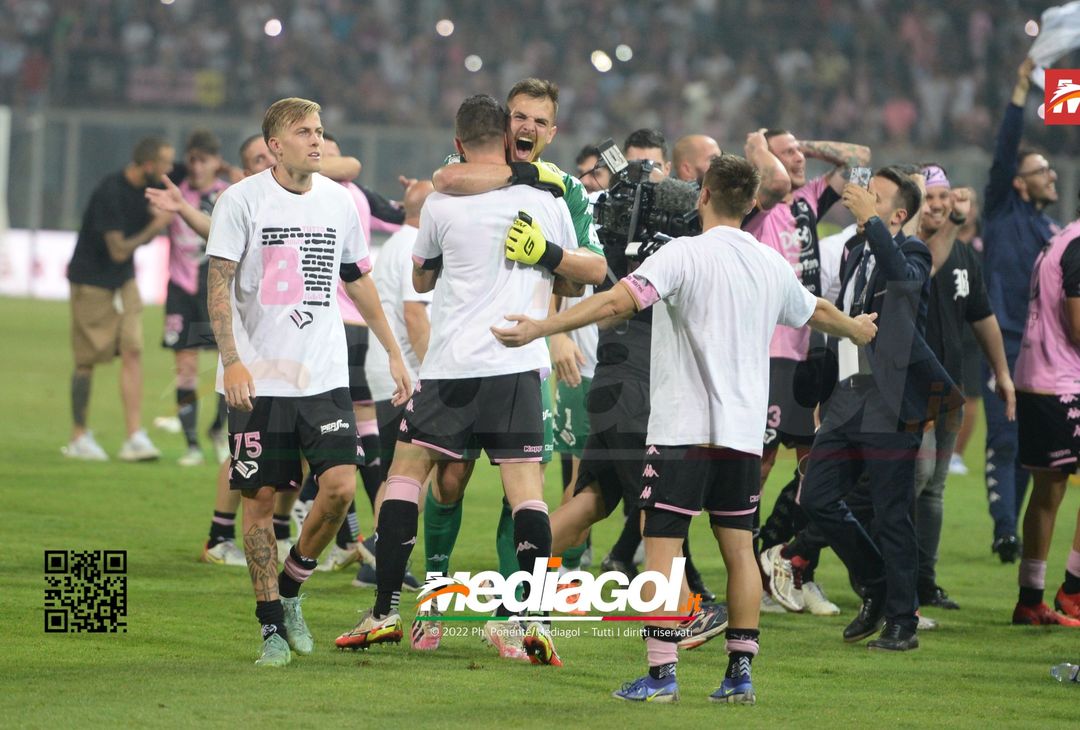 FOTO Palermo in Serie B, i festeggiamenti dei rosanero al Renzo Barbera (Gallery) - immagine 96