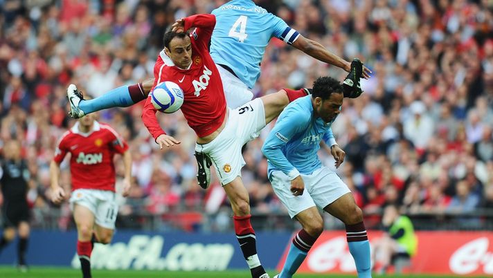 LONDON, ENGLAND - APRIL 16: Dimitar Berbatov of Manchester United goes up for the ball with Pablo Zabaleta and Joleon Lescott of Manchester City during the FA Cup sponsored by E.ON semi final match between Manchester City and Manchester United at Wembley Stadium on April 16, 2011 in London, England. (Photo by Mike Hewitt/Getty Images) LONDON, ENGLAND - APRIL 16: Dimitar Berbatov of Manchester United goes up for the ball with Pablo Zabaleta and Joleon Lescott of Manchester City during the FA Cup sponsored by E.ON semi final match between Manchester City and Manchester United at Wembley Stadium on April 16, 2011 in London, England. (Photo by Mike Hewitt/Getty Images)