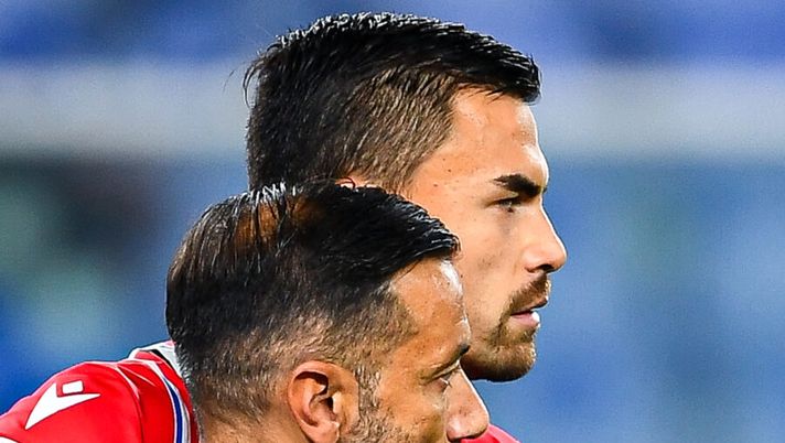 GENOA, ITALY - OCTOBER 22: Fabio Quagliarella of Sampdoria (L) celebrates with his team-mate Emil Audero after the Serie A match between UC Sampdoria and Spezia Calcio at Stadio Luigi Ferraris on October 22, 2021 in Genoa, Italy. (Photo by Getty Images) Sampdoria, novità per Audero e Quagliarella: primi allenamenti individuali sul campo - immagine 1