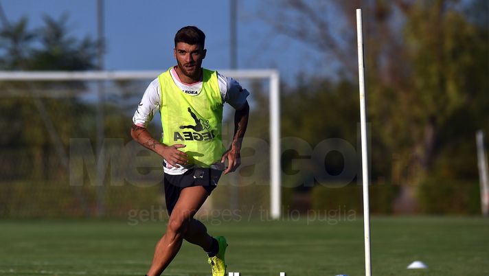 PALERMO, ITALY - SEPTEMBER 04:  Gaetano Monachello in action during a training session after his presentation as a new player of US Citta' di Palermo at Carmelo Onorato training center on September 4, 2017 in Palermo, Italy.  (Photo by Tullio M. Puglia/Getty Images) 