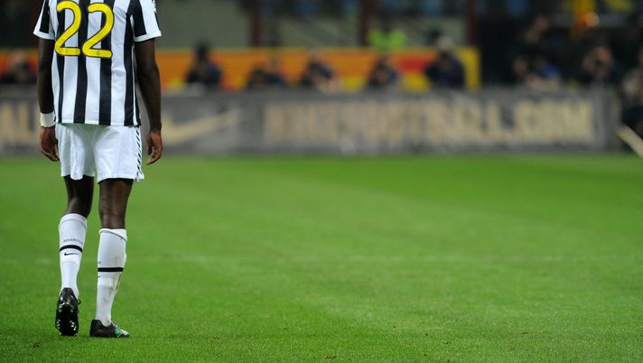 MILAN, ITALY - APRIL 16: Mohammed Sissoko of Juventus FC let the pitch after taking a red card during the Serie A match between FC Internazionale Milano and Juventus FC at Stadio Giuseppe Meazza on April 16, 2010 in Milan, Italy. (Photo by Massimo Cebrelli/Getty Images) MILAN, ITALY - APRIL 16: Mohammed Sissoko of Juventus FC let the pitch after taking a red card during the Serie A match between FC Internazionale Milano and Juventus FC at Stadio Giuseppe Meazza on April 16, 2010 in Milan, Italy. (Photo by Massimo Cebrelli/Getty Images)