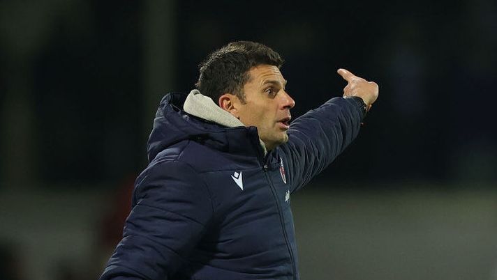 FLORENCE, ITALY - JANUARY 9: Thiago Motta manager of Bologna FC gestures during the match between of ACF Fiorentina and Bologna FC - Coppa Italia at Stadio Artemio Franchi on January 9, 2024 in Florence, Italy. (Photo by Gabriele Maltinti/Getty Images) Motta: “Ho deciso io l’ordine dei rigoristi. Il rinnovo ed ecco perché Ferguson capitano” - immagine 1