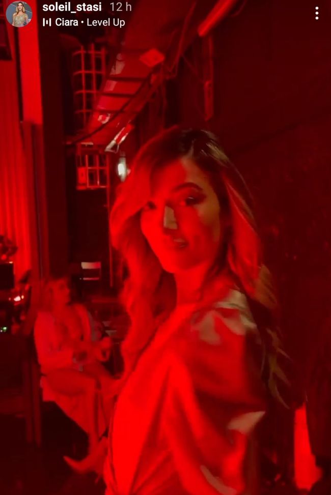 Tiki Taka, Cruciani fa il derby di Roma con Soleil: “Ma io sono milanista…”- immagine 3