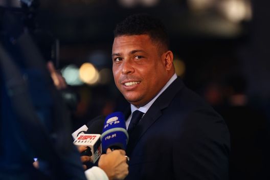 Ronaldo: “Difendono neri e gay, ma nessuno ha difeso me. Ho abbastanza sperma per…” Ronaldo: “Difendono neri e gay, ma nessuno ha difeso me. Ho abbastanza sperma per…”