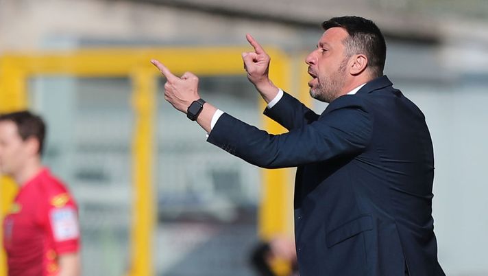 LA SPEZIA, ITALY - FEBRUARY 27: Roberto D'Aversa manager of Parma Calcio gestures during the Serie A match between Spezia Calcio and Parma Calcio at Stadio Alberto Picco on February 27, 2021 in La Spezia, Italy.  (Photo by Gabriele Maltinti/Getty Images) 