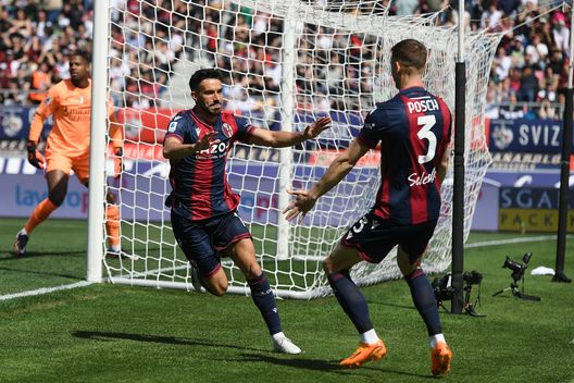 BOLOGNA, ITALY - APRIL 15: Nicola Sansone of Bologna FC celebrates after scoring the opening goal during the Serie A match between Bologna FC and AC MIlan at Stadio Renato Dall'Ara on April 15, 2023 in Bologna, Italy. (Photo by Alessandro Sabattini/Getty Images) Sassuolo