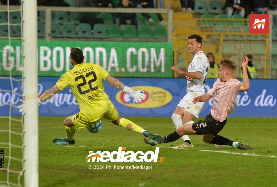 FOTO Palermo-Venezia 0-3, 30ª giornata Serie B 2023-2024 (GALLERY) - immagine 21