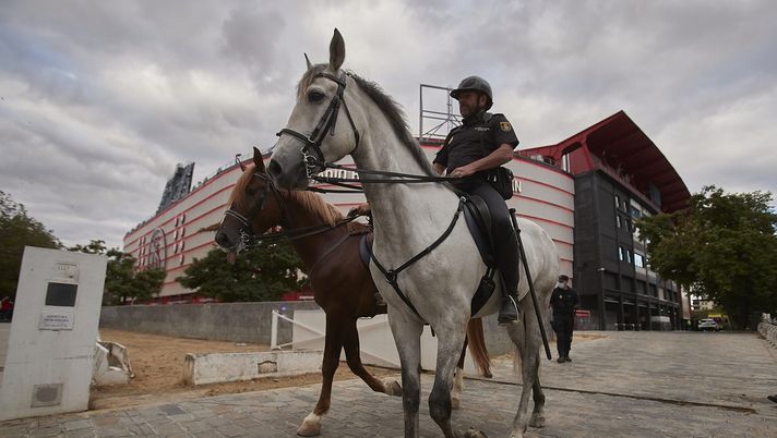 SEVILLE, SPAIN - JUNE 11: Mounted police patrol prior to the La Liga match between Sevilla FC and Real Betis on June 11, 2020 in Seville, Spain. Spain's La Liga is resuming its season after a nationwide lockdown due to the ongoing coronavirus crisis. (Photo by Fran Santiago/Getty Images) 