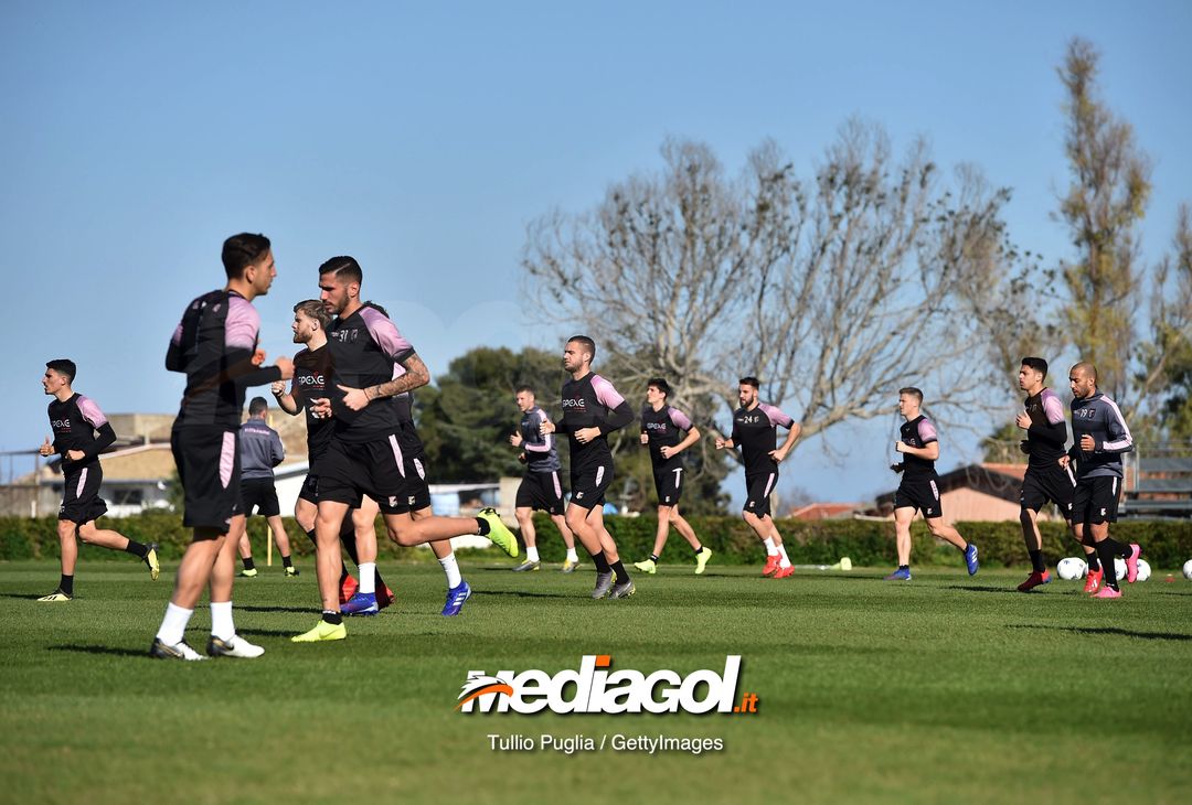  PALERMO, ITALY - FEBRUARY 28: Players of Palermo in action during a US Citta' di Palermo training session at Tenente Carmelo Onorato Sports Center on February 28, 2019 in Palermo, Italy. (Photo by Tullio M. Puglia/Getty Images) 