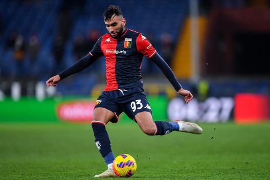 GENOA, ITALY - JANUARY 9: Mohamed Fares of Genoa in action during the Serie A match between Genoa CFC and Spezia Calcio at Stadio Luigi Ferraris on January 9, 2022 in Genoa, Italy. (Photo by Getty Images) Calciomercato, il punto sui riscatti: la priorità è Praet, Pjaca verso l’addio- immagine 4
