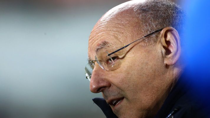 MILAN, ITALY - DECEMBER 09: Giuseppe Marotta, CEO of FC Internazionale looks on prior to the UEFA Champions League Group B stage match between FC Internazionale and Shakhtar Donetsk at Stadio Giuseppe Meazza on December 09, 2020 in Milan, Italy. Sporting stadiums around Italy remain under strict restrictions due to the Coronavirus Pandemic as Government social distancing laws prohibit fans inside venues resulting in games being played behind closed doors. (Photo by Marco Luzzani/Getty Images) MILAN, ITALY - DECEMBER 09: Giuseppe Marotta, CEO of FC Internazionale looks on prior to the UEFA Champions League Group B stage match between FC Internazionale and Shakhtar Donetsk at Stadio Giuseppe Meazza on December 09, 2020 in Milan, Italy. Sporting stadiums around Italy remain under strict restrictions due to the Coronavirus Pandemic as Government social distancing laws prohibit fans inside venues resulting in games being played behind closed doors. (Photo by Marco Luzzani/Getty Images)