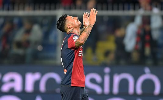  GENOA, ITALY - OCTOBER 25: Armando Izzo of Genoa CFC celebrates after scoring goal 2-3 during the Serie A match between Genoa CFC and SSC Napoli at Stadio Luigi Ferraris on October 25, 2017 in Genoa, Italy. (Photo by Francesco Pecoraro/Getty Images) 
