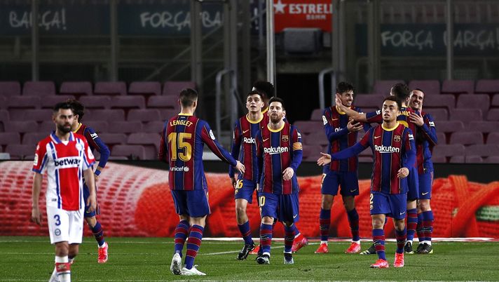 BARCELONA, SPAIN - FEBRUARY 13: Junior Firpo (Hidden) of FC Barcelona celebrates with Lionel Messi, Sergino Dest, Miralem Pjanic, Antoine Griezmann and team mates after scoring their side's fifth goal during the La Liga Santander match between FC Barcelona and Deportivo Alavés at Camp Nou on February 13, 2021 in Barcelona, Spain. Sporting stadiums around Spain remain under strict restrictions due to the Coronavirus Pandemic as Government social distancing laws prohibit fans inside venues resulting in games being played behind closed doors. (Photo by Eric Alonso/Getty Images) BARCELONA, SPAIN - FEBRUARY 13: Junior Firpo (Hidden) of FC Barcelona celebrates with Lionel Messi, Sergino Dest, Miralem Pjanic, Antoine Griezmann and team mates after scoring their side's fifth goal during the La Liga Santander match between FC Barcelona and Deportivo Alavés at Camp Nou on February 13, 2021 in Barcelona, Spain. Sporting stadiums around Spain remain under strict restrictions due to the Coronavirus Pandemic as Government social distancing laws prohibit fans inside venues resulting in games being played behind closed doors. (Photo by Eric Alonso/Getty Images)