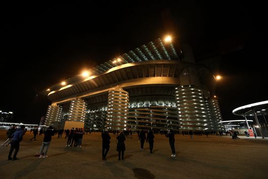MILAN, ITALY - DECEMBER 07: A general view outside the stadium prior to he UEFA Champions League group B match between AC Milan and Liverpool FC at Giuseppe Meazza Stadium on December 07, 2021 in Milan, Italy. (Photo by Marco Luzzani/Getty Images) stadio san siro