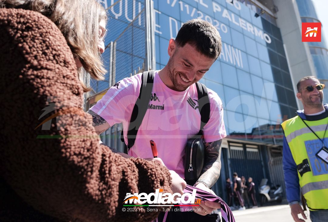 FOTO Parma-Palermo, i Rosanero in partenza dal “Renzo Barbera” (GALLERY) - immagine 30