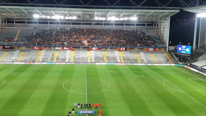 5000 spettatori al derby du Nord, ma tutti stipati nella stessa tribuna a Lens…! 5000 spettatori al derby du Nord, ma tutti stipati nella stessa tribuna a Lens…! - immagine 1