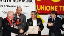Romagna Giallorossa e Roma club Forlì consegnano l'assegno a genitori ragazzi down